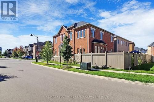 459 Threshing Mill Boulevard, Oakville, ON - Outdoor