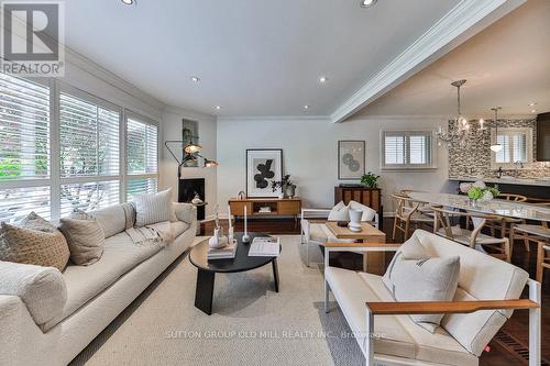 8 Lillibet Road, Toronto, ON - Indoor Photo Showing Living Room