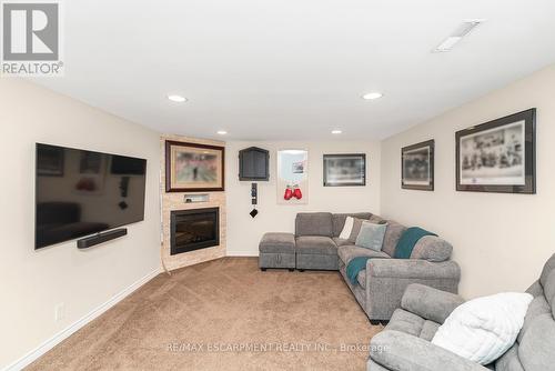 120 Aylmer Crescent, Hamilton, ON - Indoor Photo Showing Living Room