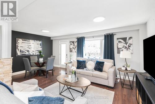 120 Aylmer Crescent, Hamilton, ON - Indoor Photo Showing Living Room