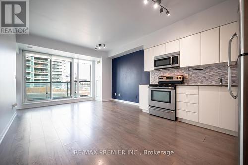 812 - 69 Lynn Williams Street, Toronto, ON - Indoor Photo Showing Kitchen