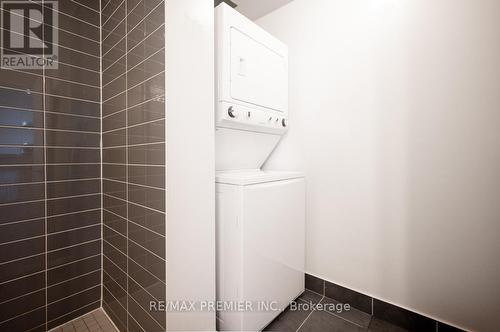 812 - 69 Lynn Williams Street, Toronto, ON - Indoor Photo Showing Laundry Room