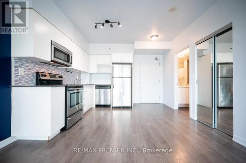 812 - 69 Lynn Williams Street, Toronto, ON - Indoor Photo Showing Kitchen