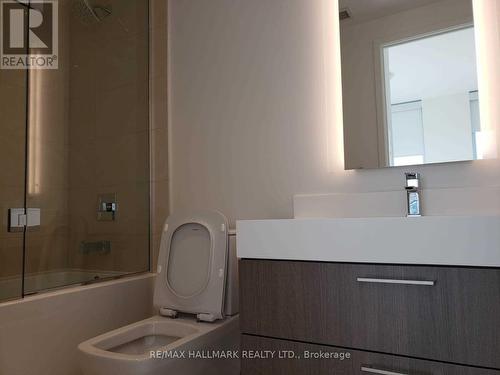 2511 - 1 Yorkville Avenue, Toronto, ON - Indoor Photo Showing Bathroom