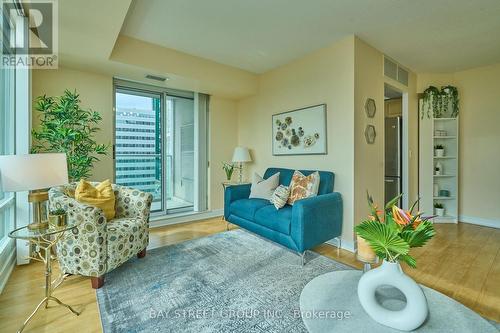 1815 - 35 Bales Avenue, Toronto, ON - Indoor Photo Showing Living Room