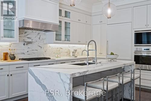 39B Oriole Road, Toronto, ON - Indoor Photo Showing Kitchen With Upgraded Kitchen