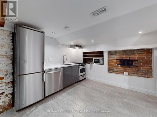 Lower - 153 Niagara Street, Toronto, ON - Indoor Photo Showing Kitchen