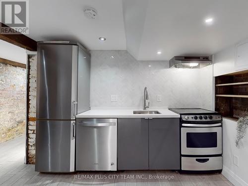 Lower - 153 Niagara Street, Toronto, ON - Indoor Photo Showing Kitchen