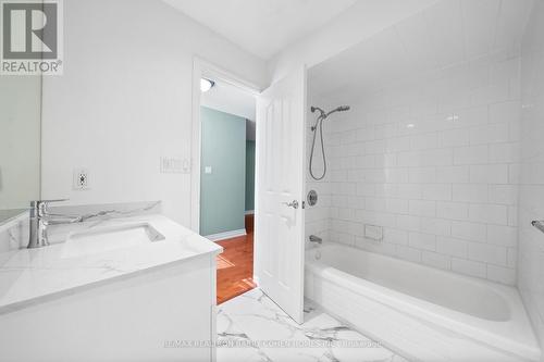 32 Barrydale Crescent, Toronto, ON - Indoor Photo Showing Bathroom