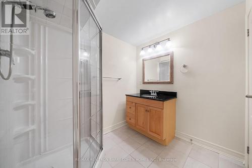 32 Barrydale Crescent, Toronto, ON - Indoor Photo Showing Bathroom