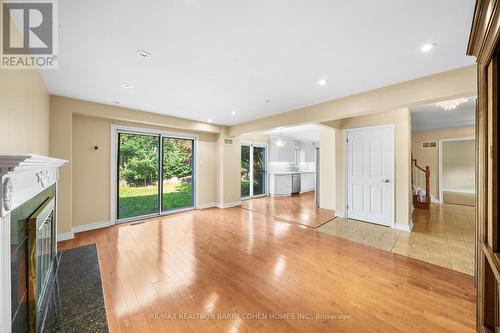 32 Barrydale Crescent, Toronto, ON - Indoor Photo Showing Other Room