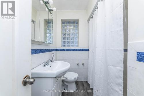 1 Lowell Avenue, Toronto, ON - Indoor Photo Showing Bathroom