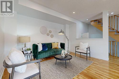 90 Tabaret Crescent, Oshawa, ON - Indoor Photo Showing Living Room