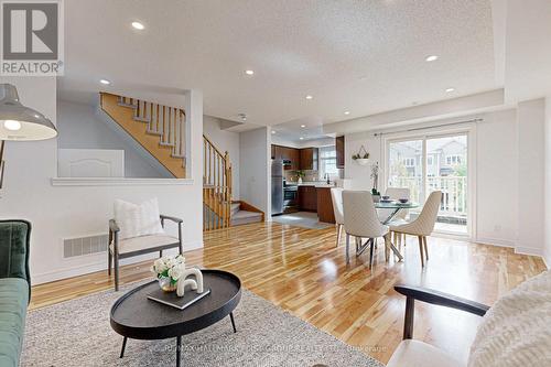 90 Tabaret Crescent, Oshawa, ON - Indoor Photo Showing Living Room