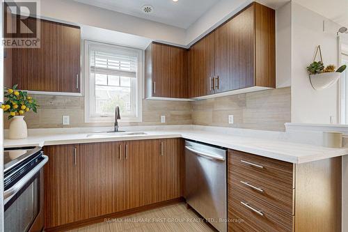 90 Tabaret Crescent, Oshawa, ON - Indoor Photo Showing Kitchen