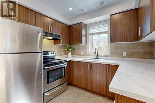 90 Tabaret Crescent, Oshawa, ON - Indoor Photo Showing Kitchen With Stainless Steel Kitchen