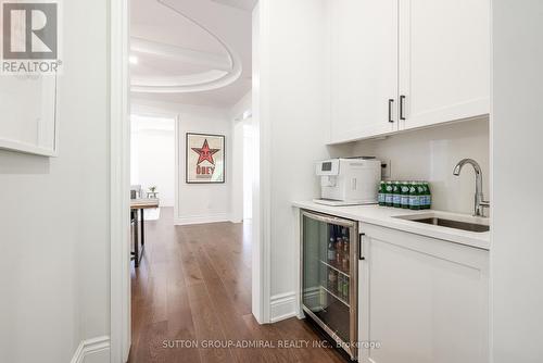 108 Lady Jessica Drive, Vaughan, ON - Indoor Photo Showing Kitchen