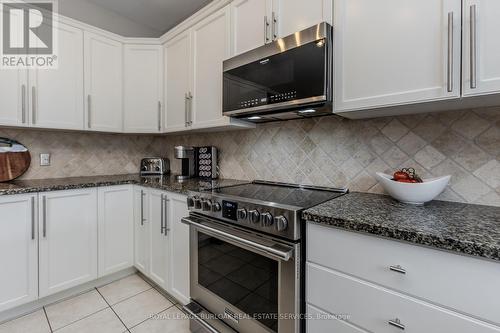 2339 Orchard Road, Burlington, ON - Indoor Photo Showing Kitchen With Upgraded Kitchen