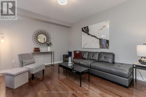 2339 Orchard Road, Burlington, ON - Indoor Photo Showing Living Room