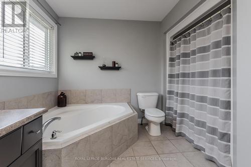 2339 Orchard Road, Burlington, ON - Indoor Photo Showing Bathroom