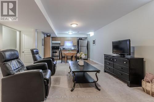 2339 Orchard Road, Burlington, ON - Indoor Photo Showing Living Room