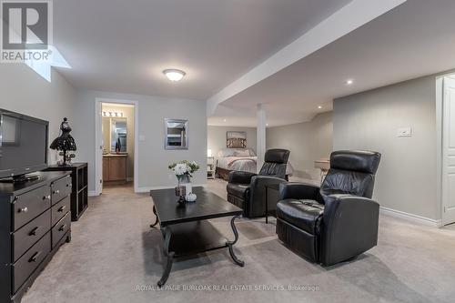 2339 Orchard Road, Burlington, ON - Indoor Photo Showing Living Room