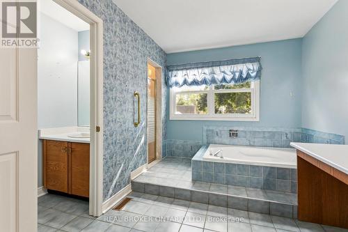 6533 Mockingbird Lane, Mississauga, ON - Indoor Photo Showing Bathroom