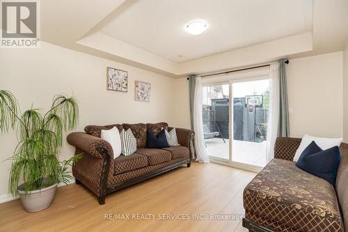 39 Vanhorne Close, Brampton, ON - Indoor Photo Showing Living Room