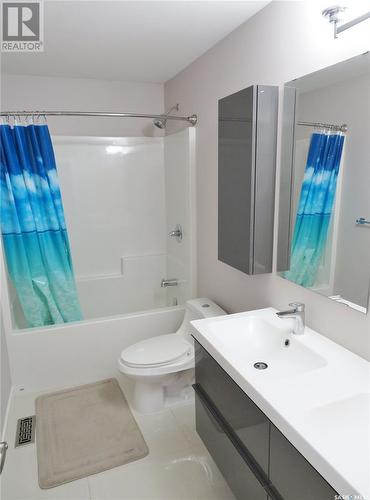 738 Pichler Cove, Saskatoon, SK - Indoor Photo Showing Bathroom