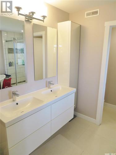 738 Pichler Cove, Saskatoon, SK - Indoor Photo Showing Bathroom