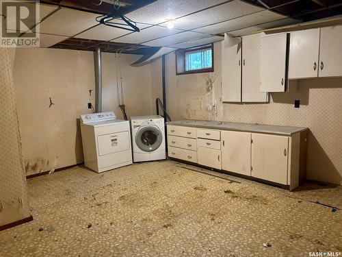 4003 Neufeld Avenue, Waldheim, SK - Indoor Photo Showing Laundry Room