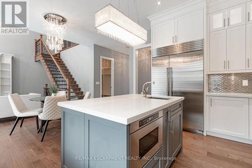 430 Stanfield Drive, Oakville, ON - Indoor Photo Showing Kitchen With Upgraded Kitchen