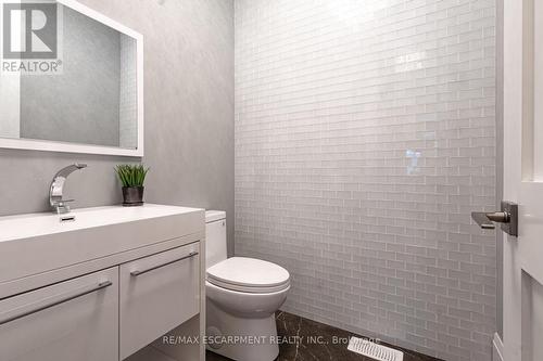 430 Stanfield Drive, Oakville, ON - Indoor Photo Showing Bathroom