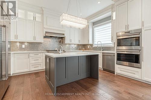 430 Stanfield Drive, Oakville, ON - Indoor Photo Showing Kitchen With Upgraded Kitchen