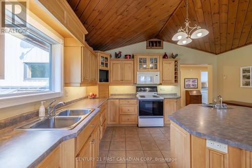 5235 4 Line, St. Marys (21 - St. Marys), ON - Indoor Photo Showing Kitchen With Double Sink