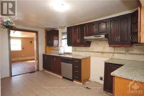 923 Center Street, Mcnab/Braeside (551 - Mcnab/Braeside Twps), ON - Indoor Photo Showing Kitchen