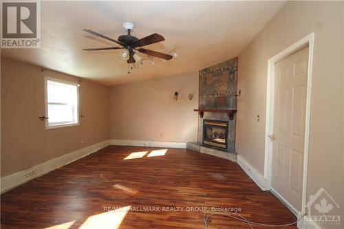 923 Center Street, Mcnab/Braeside (551 - Mcnab/Braeside Twps), ON - Indoor Photo Showing Other Room With Fireplace