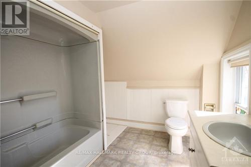 923 Center Street, Mcnab/Braeside (551 - Mcnab/Braeside Twps), ON - Indoor Photo Showing Bathroom