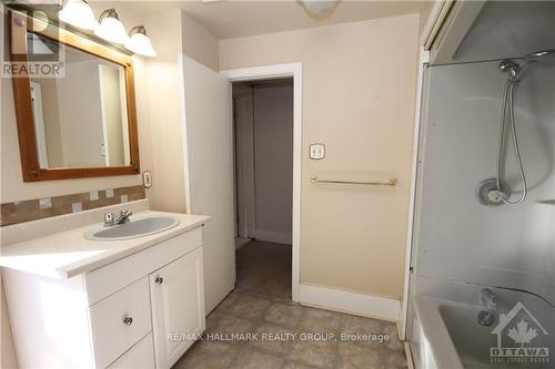 923 Center Street, Mcnab/Braeside (551 - Mcnab/Braeside Twps), ON - Indoor Photo Showing Bathroom