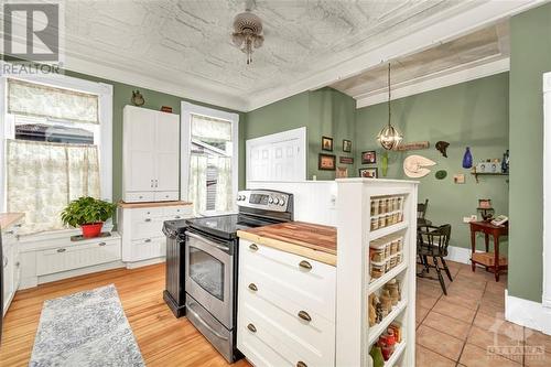 45 William Street, Cardinal, ON - Indoor Photo Showing Kitchen