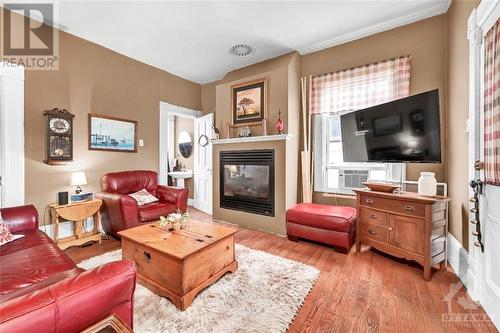 45 William Street, Cardinal, ON - Indoor Photo Showing Living Room With Fireplace