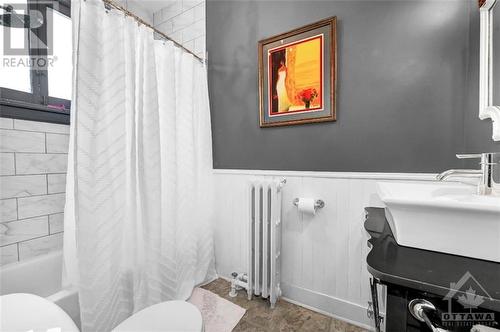 45 William Street, Cardinal, ON - Indoor Photo Showing Bathroom