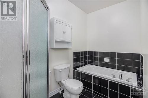 Primary Ensuite Bathroom - 192 Felicity Crescent, Ottawa, ON 