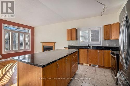 192 Felicity Crescent, Ottawa, ON - Indoor Photo Showing Kitchen