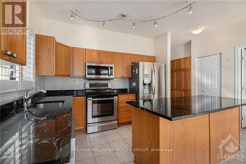 192 Felicity Crescent, Ottawa, ON - Indoor Photo Showing Kitchen With Double Sink