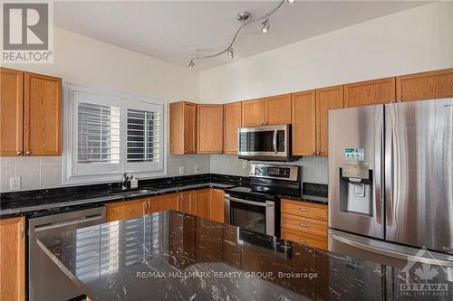 192 Felicity Crescent, Ottawa, ON - Indoor Photo Showing Kitchen