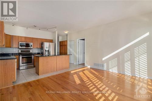 192 Felicity Crescent, Ottawa, ON - Indoor Photo Showing Kitchen