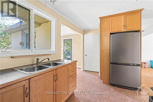 41 Norway Spruce Street, Ottawa, ON - Indoor Photo Showing Kitchen With Double Sink