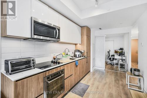 301 - 150 Logan Avenue, Toronto, ON - Indoor Photo Showing Kitchen With Upgraded Kitchen