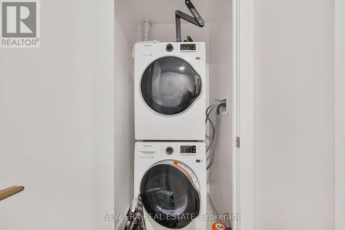 301 - 150 Logan Avenue, Toronto, ON - Indoor Photo Showing Laundry Room